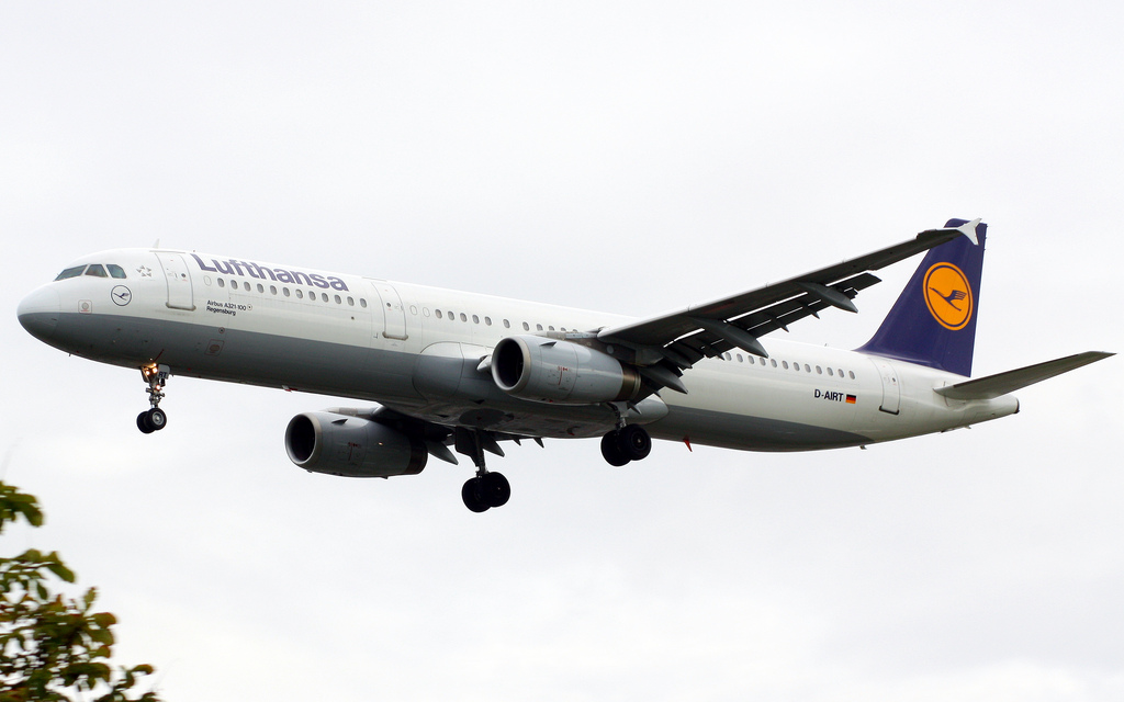 Photo of Lufthansa D-AIRT, Airbus A321