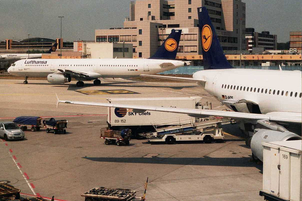Photo of Lufthansa D-AIRW, Airbus A321