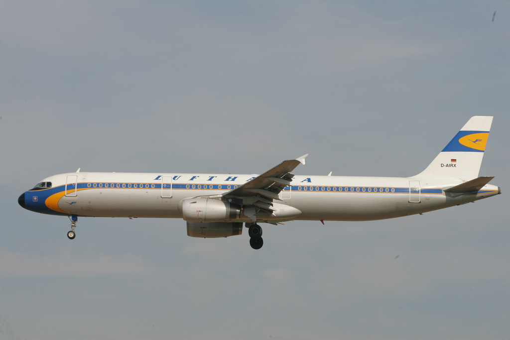 Photo of Lufthansa D-AIRX, Airbus A321