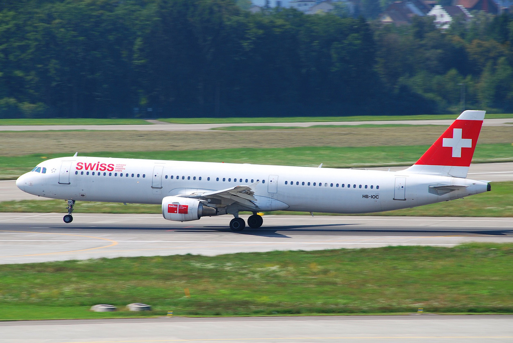 Photo of Swiss International Airlines HB-IOC, Airbus A321