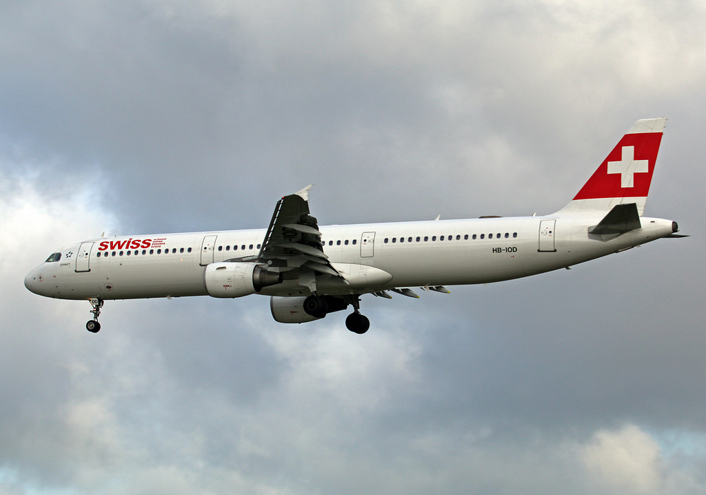 Photo of Swiss International Airlines HB-IOD, Airbus A321