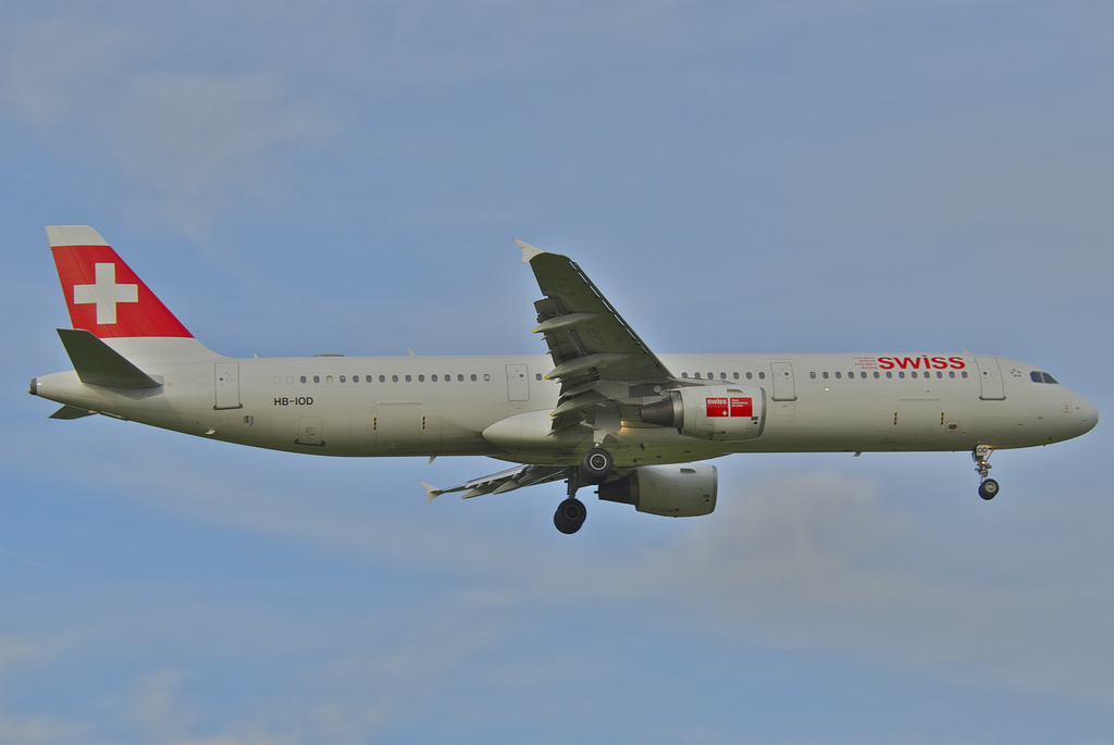 Photo of Swiss International Airlines HB-IOD, Airbus A321