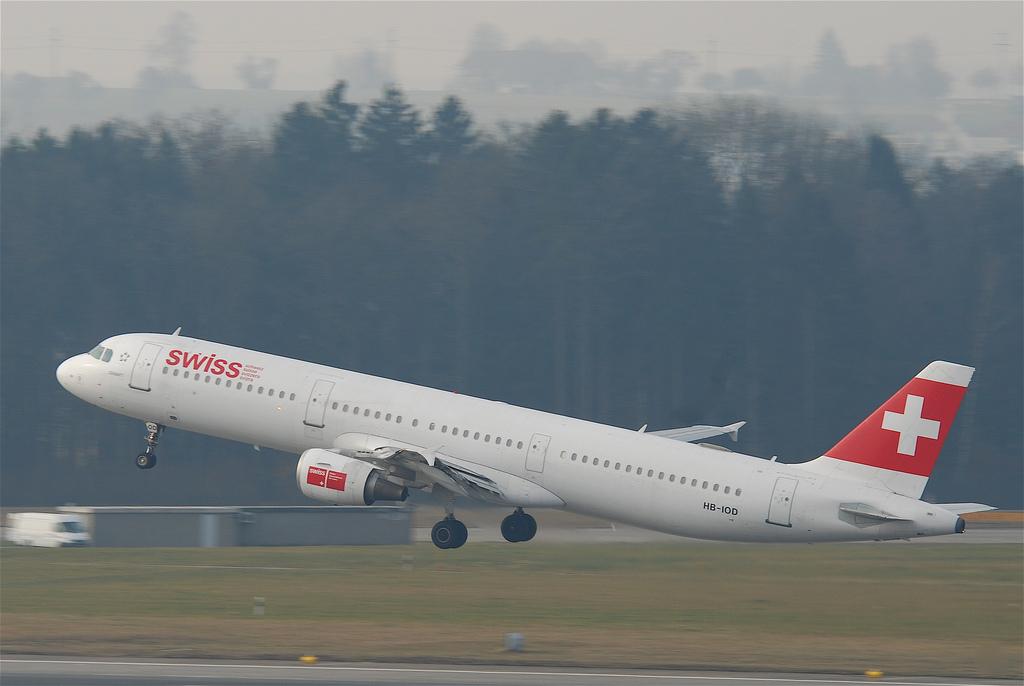 Photo of Swiss International Airlines HB-IOD, Airbus A321