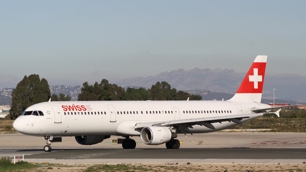Photo of Swiss International Airlines HB-IOD, Airbus A321