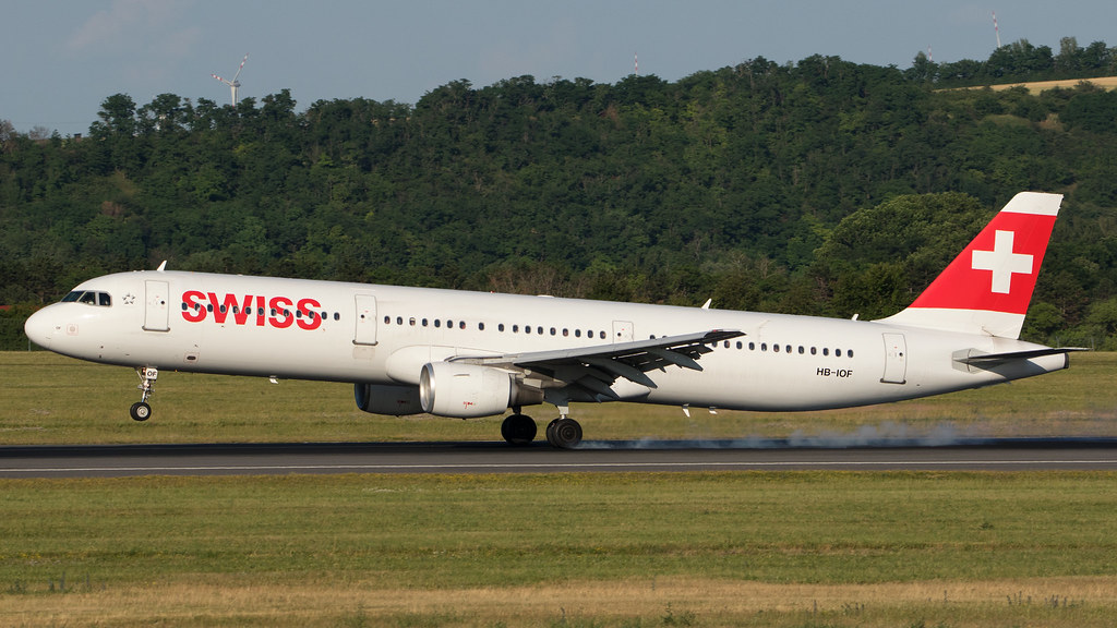Photo of Swiss International Airlines HB-IOF, Airbus A321