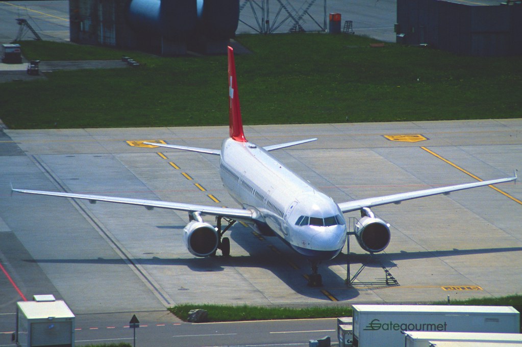 Photo of Swiss International Airlines HB-IOF, Airbus A321