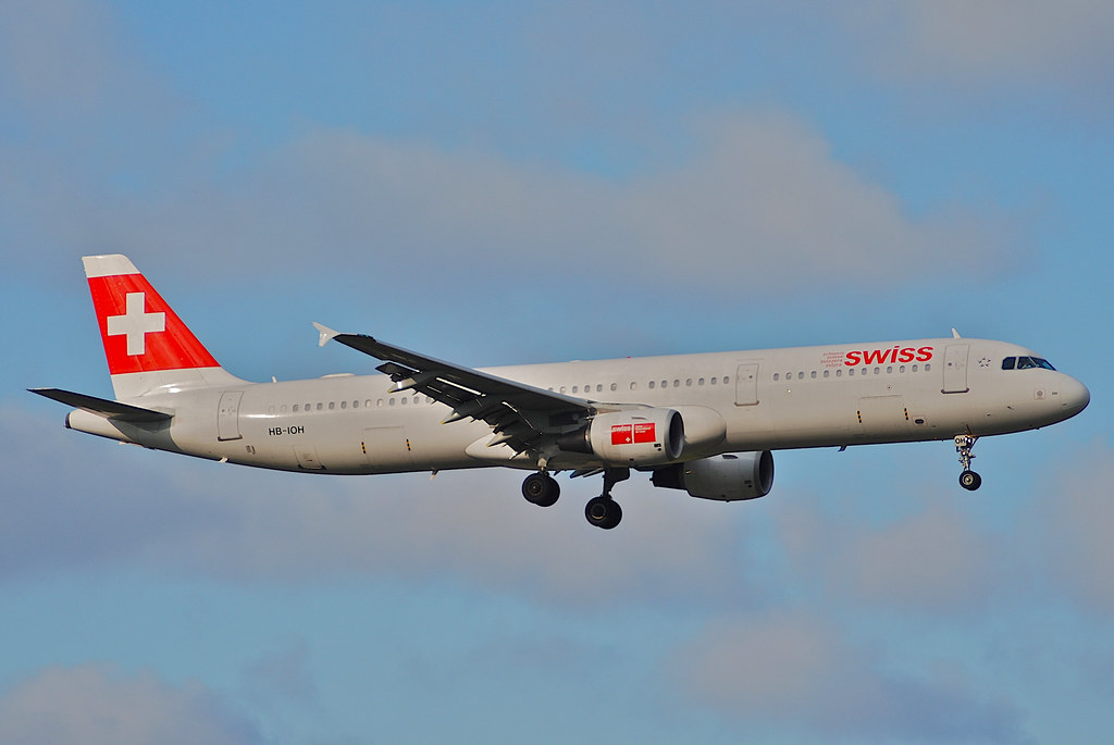 Photo of Swiss International Airlines HB-IOH, Airbus A321