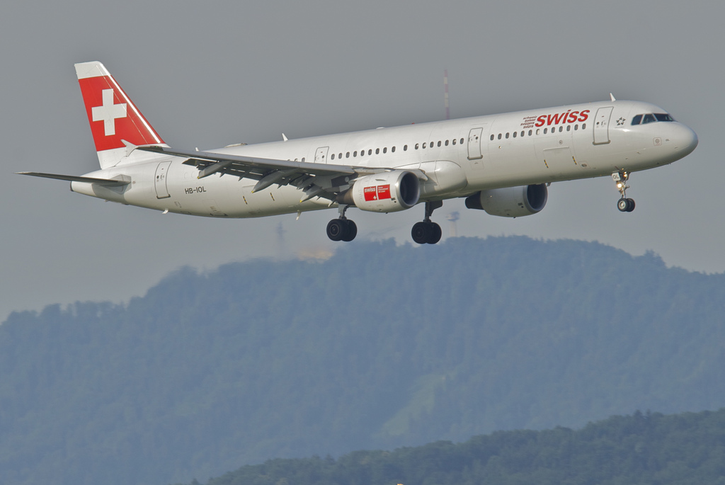 Photo of Swiss HB-IOL, Airbus A321