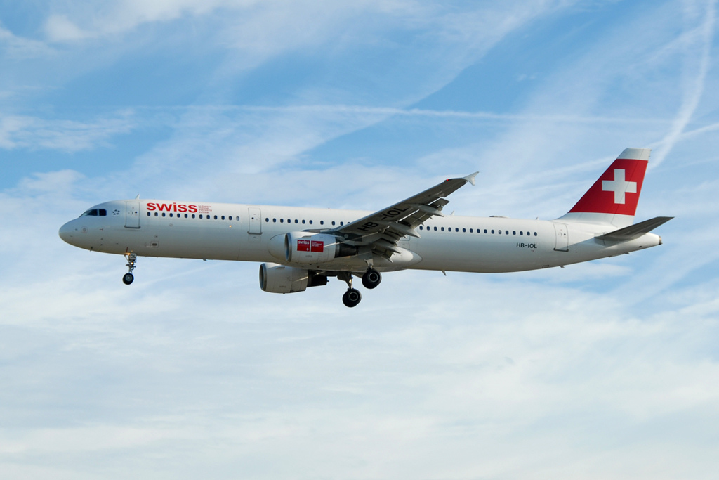 Photo of Swiss HB-IOL, Airbus A321