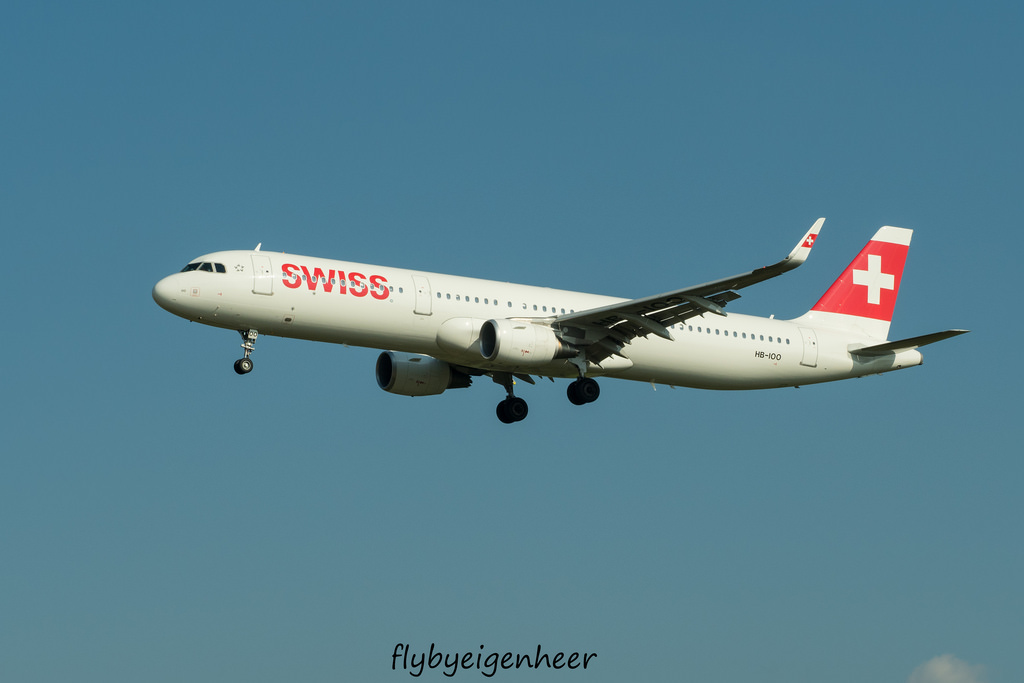 Photo of Swiss International Airlines HB-IOO, Airbus A321