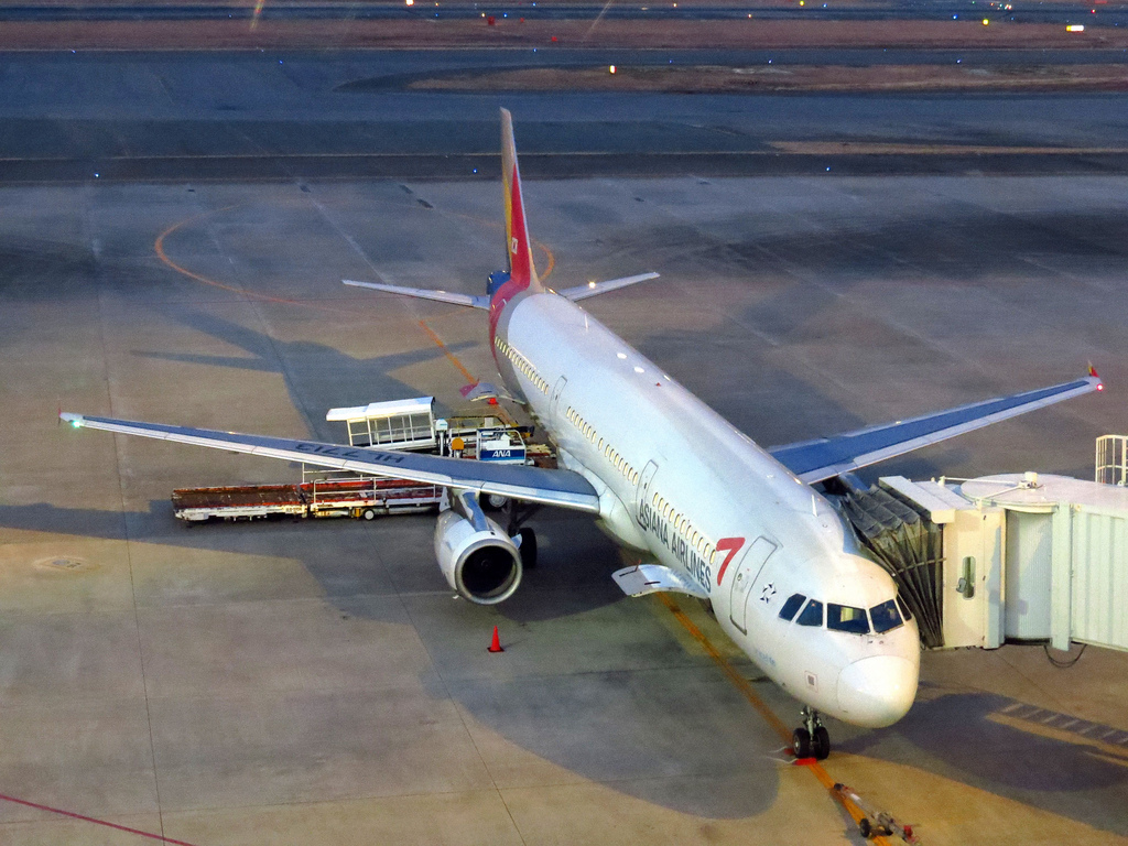 Photo of Asiana Airlines HL7713, Airbus A321