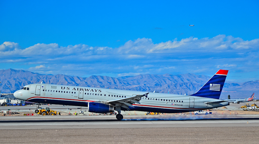 Photo of American Airlines N542UW, Airbus A321