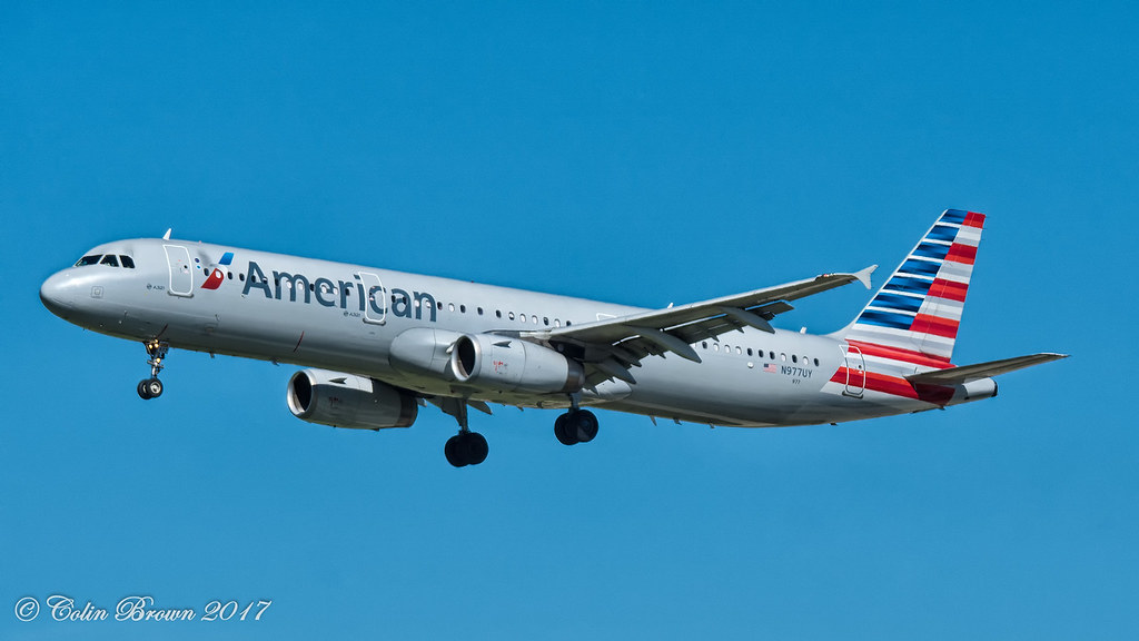 Photo of American Airlines N977UY, Airbus A321