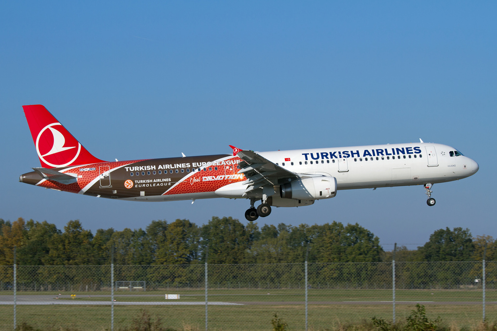 Photo of THY Turkish Airlines TC-JRO, Airbus A321