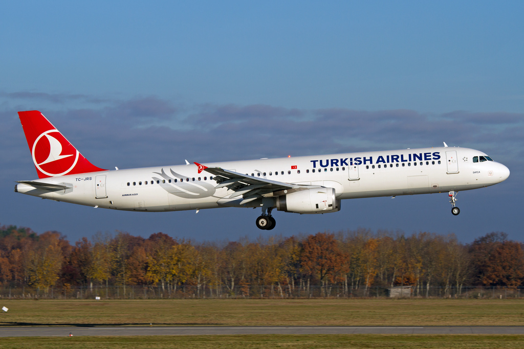 Photo of THY Turkish Airlines TC-JRS, Airbus A321