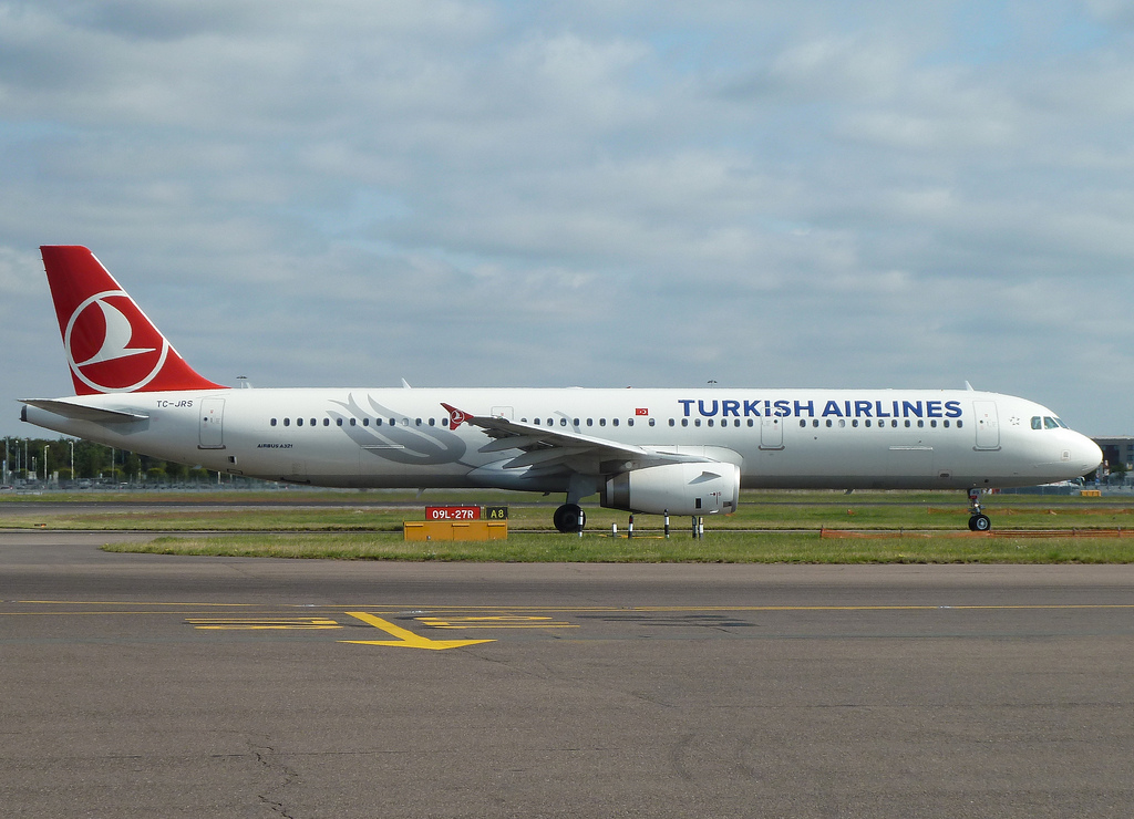 Photo of THY Turkish Airlines TC-JRS, Airbus A321
