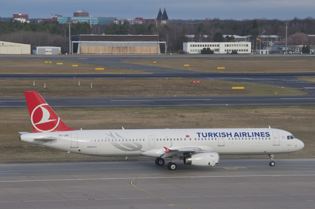 Photo of THY Turkish Airlines TC-JRS, Airbus A321