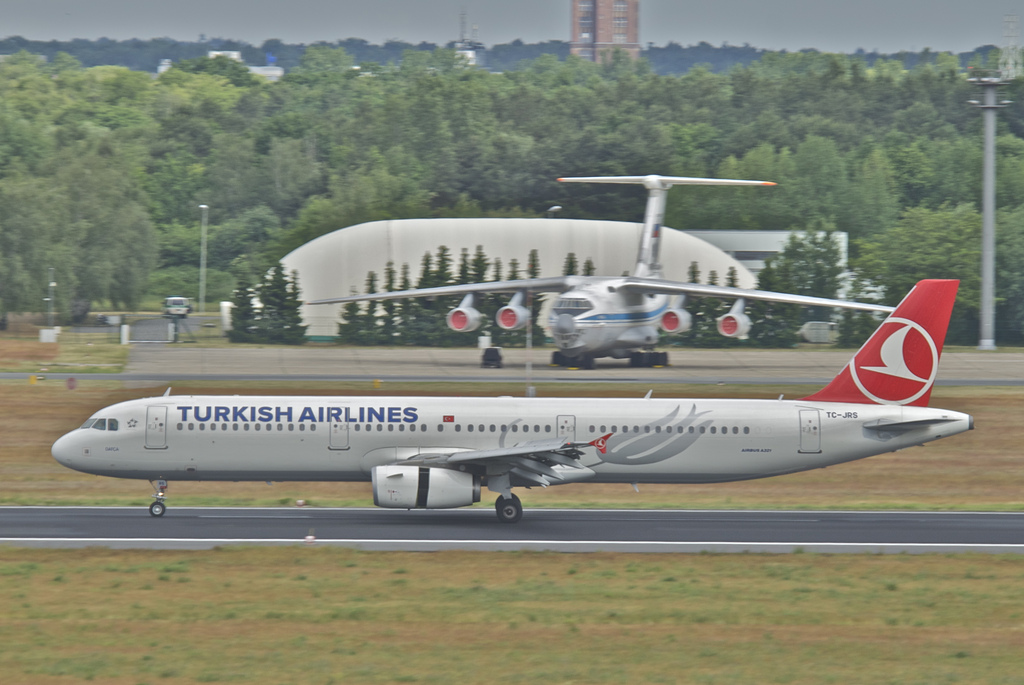 Photo of THY Turkish Airlines TC-JRS, Airbus A321