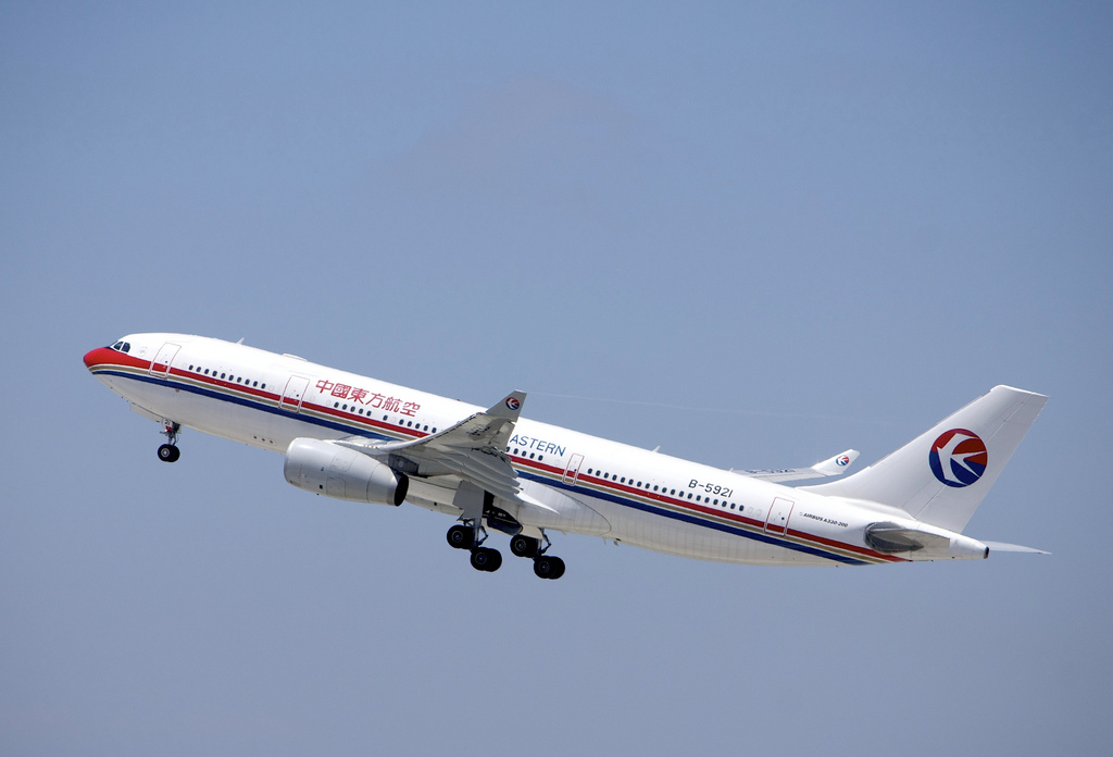 Photo of China Eastern Airlines B-5921, Airbus A330-200