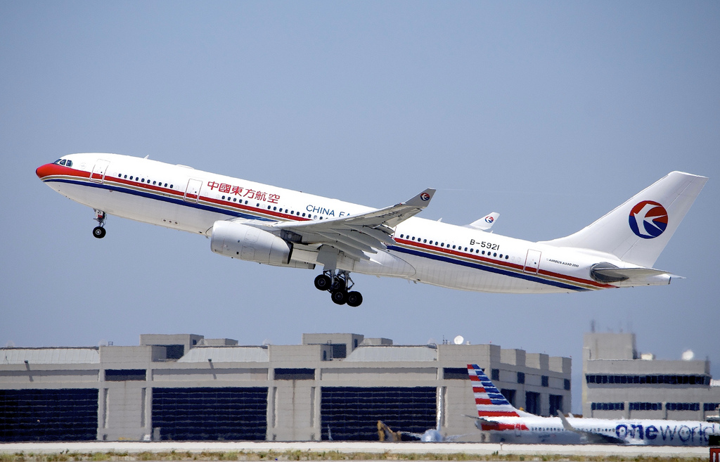 Photo of China Eastern Airlines B-5921, Airbus A330-200