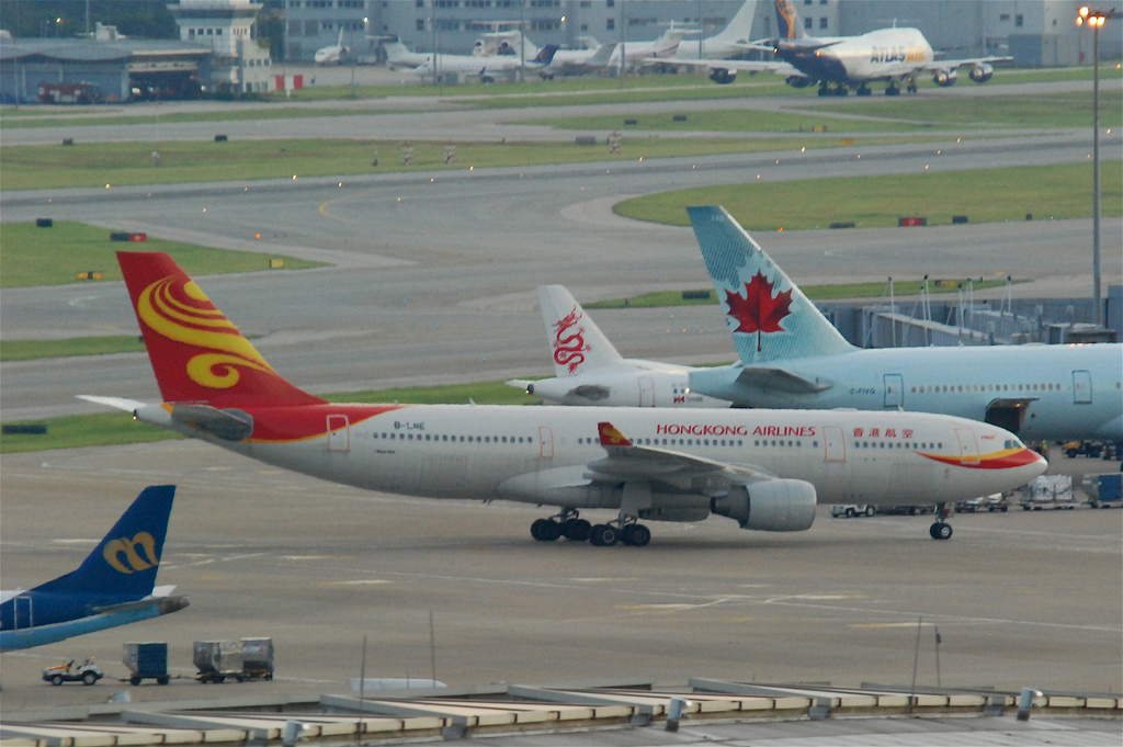 Photo of Hong Kong Airlines B-LNE, Airbus A330-200