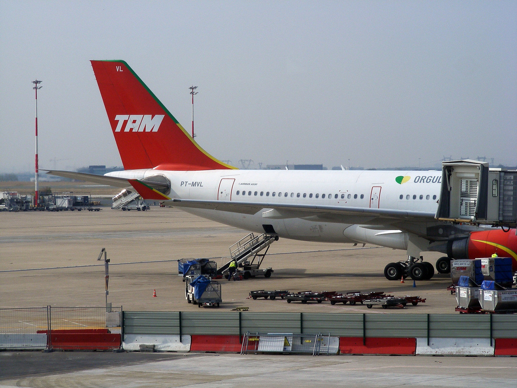 Photo of TAM Linhas Aereas PT-MVL, Airbus A330-200