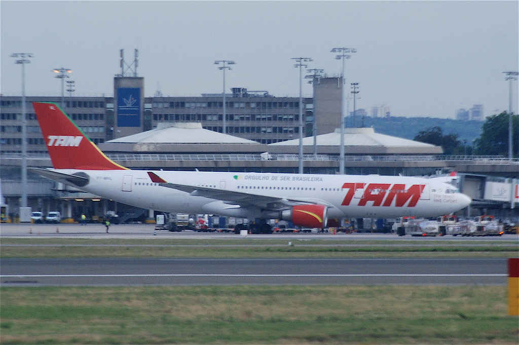 Photo of TAM Linhas Aereas PT-MVL, Airbus A330-200