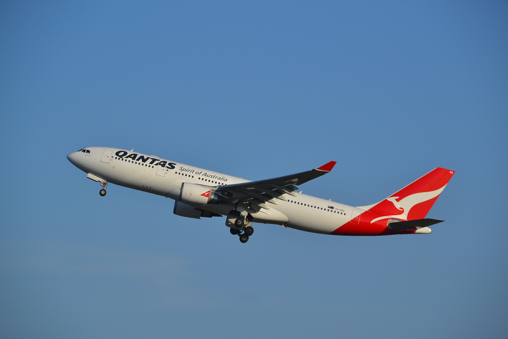 Photo of Qantas VH-EBA, Airbus A330-200