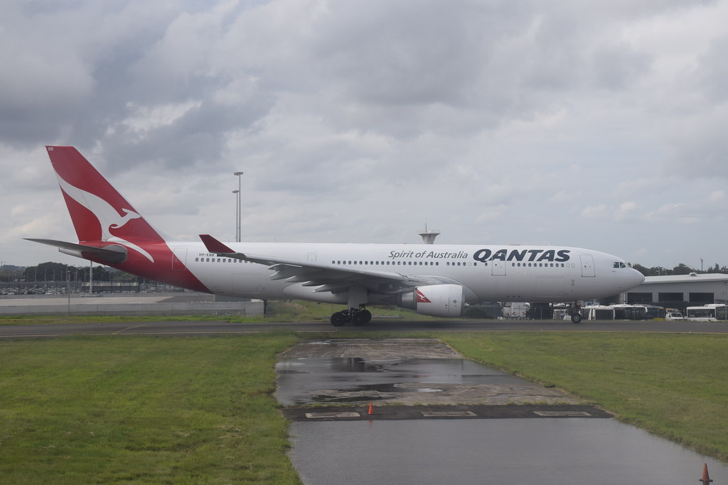Photo of Qantas VH-EBB, Airbus A330-200