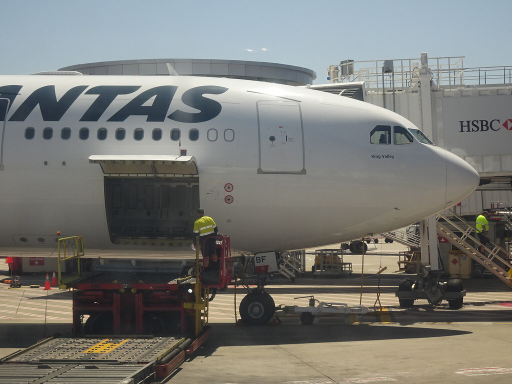 Photo of Qantas VH-EBF, Airbus A330-200