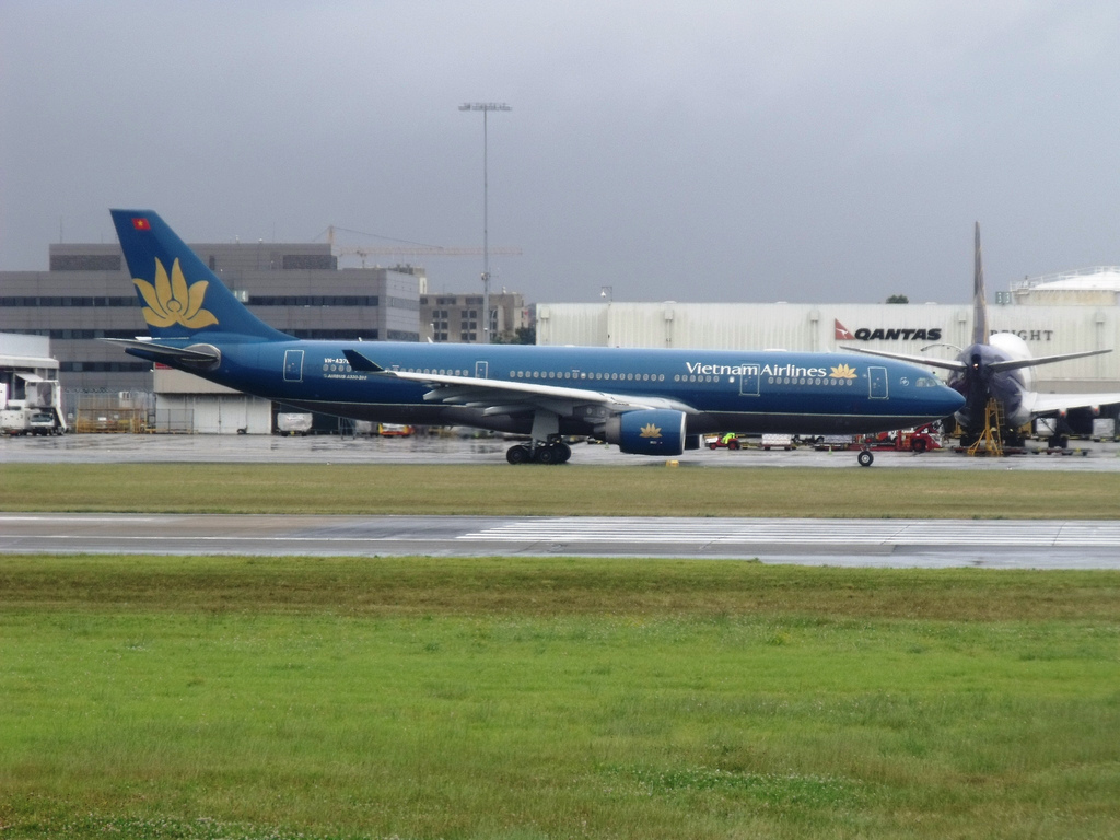 Photo of Vietnam Airlines VN-A376, Airbus A330-200