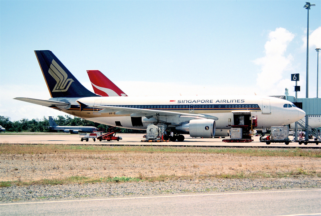 Photo of Singapore Airlines 9V-STS, Airbus A330-300
