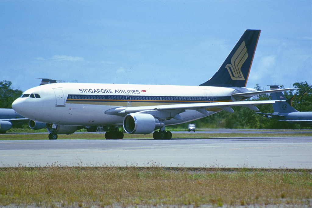 Photo of Singapore Airlines 9V-STS, Airbus A330-300