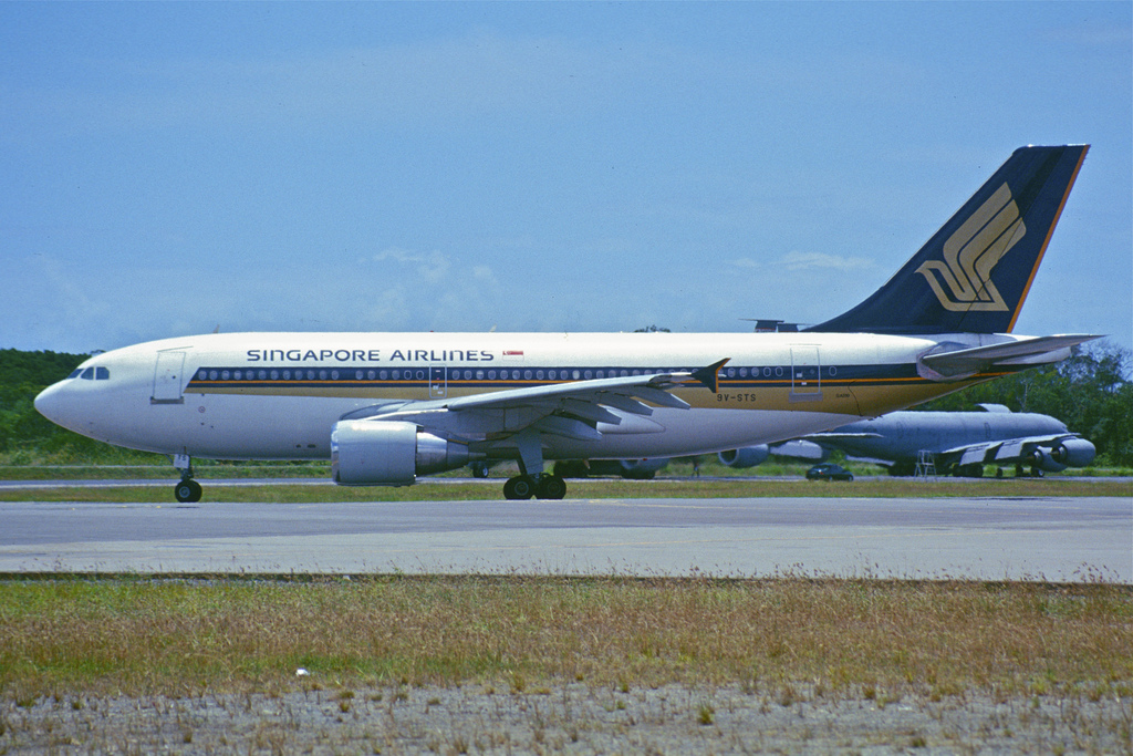 Photo of Singapore Airlines 9V-STS, Airbus A330-300
