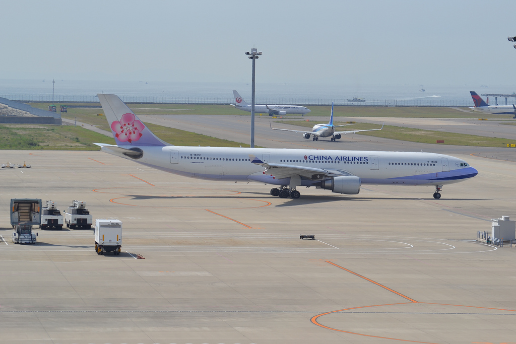 Photo of China Airlines B-18312, Airbus A330-300