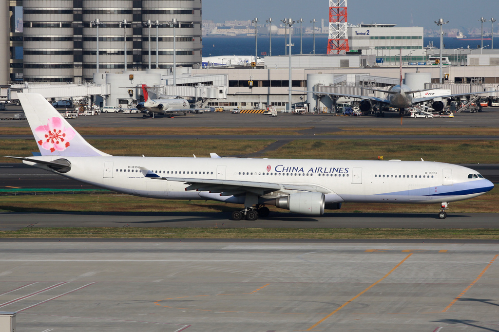 Photo of China Airlines B-18352, Airbus A330-300