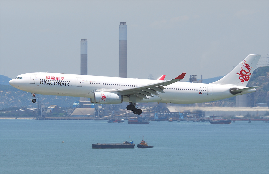 Photo of Cathay Dragon B-HLC, Airbus A330-300