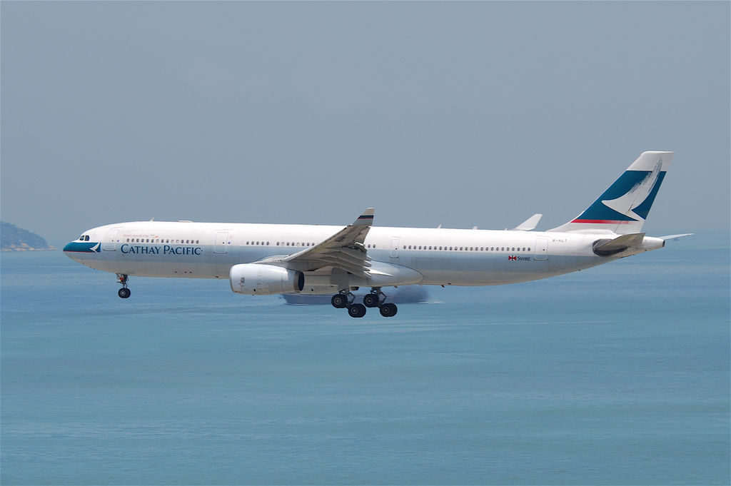 Photo of Cathay Pacific B-HLT, Airbus A330-300