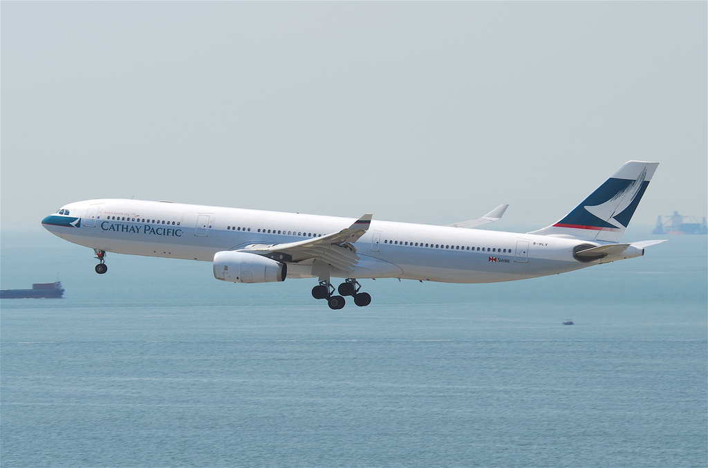 Photo of Cathay Pacific B-HLV, Airbus A330-300