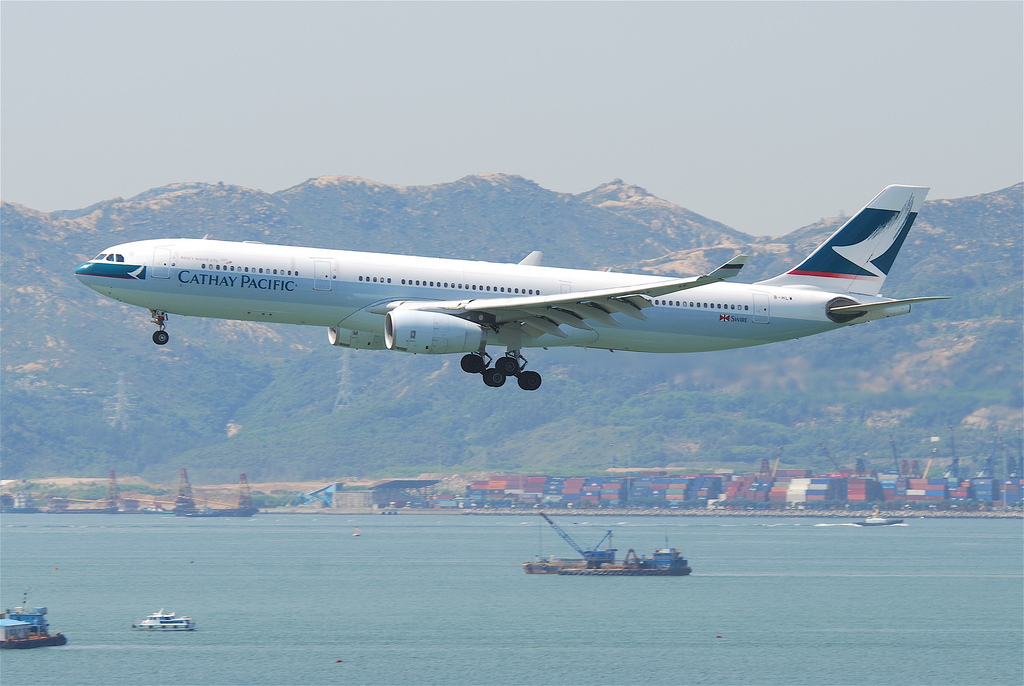 Photo of Cathay Pacific B-HLW, Airbus A330-300