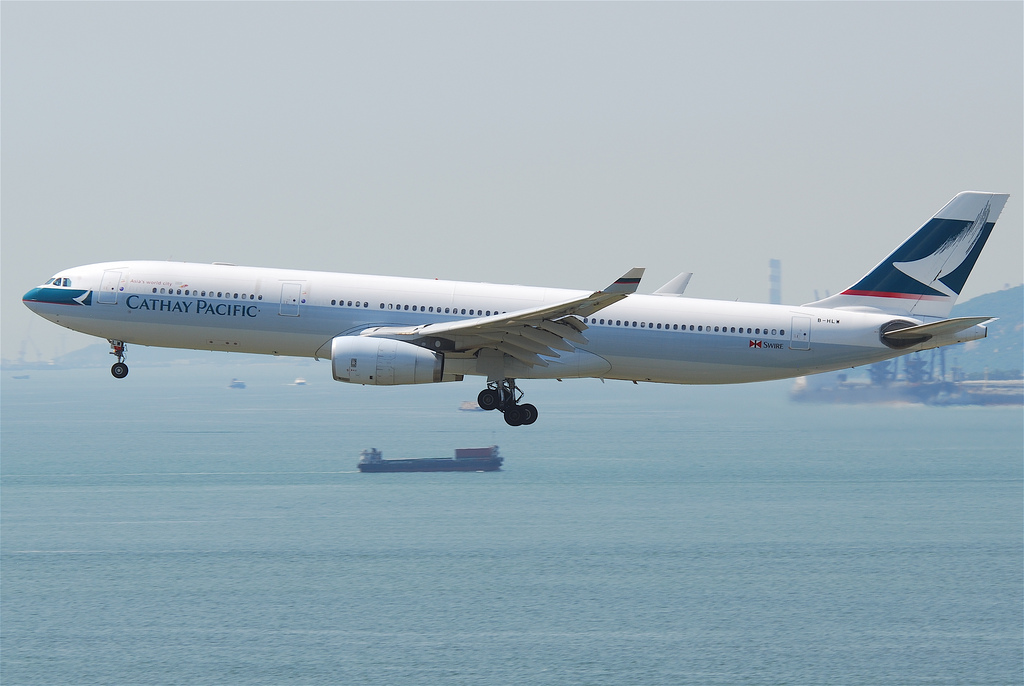 Photo of Cathay Pacific B-HLW, Airbus A330-300