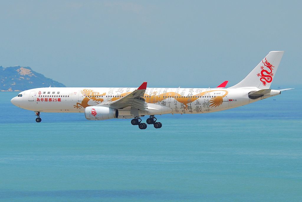 Photo of Cathay Dragon B-HYF, Airbus A330-300