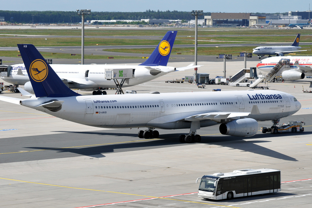 Photo of Lufthansa D-AIKB, Airbus A330-300