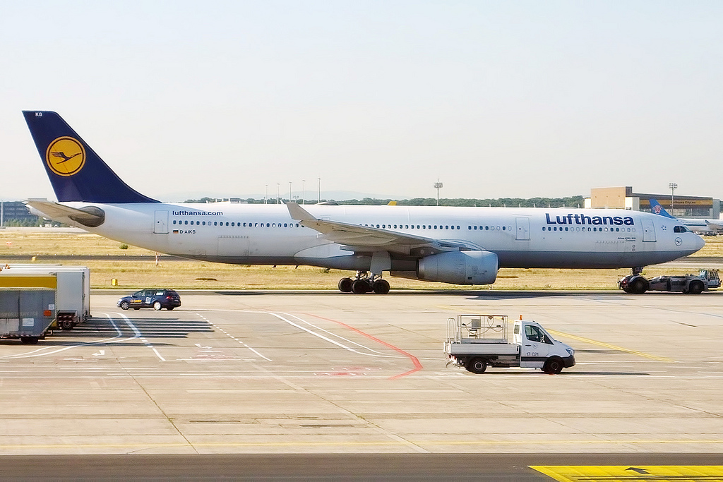 Photo of Lufthansa D-AIKB, Airbus A330-300