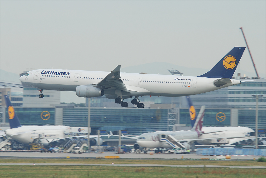 Photo of Lufthansa D-AIKF, Airbus A330-300