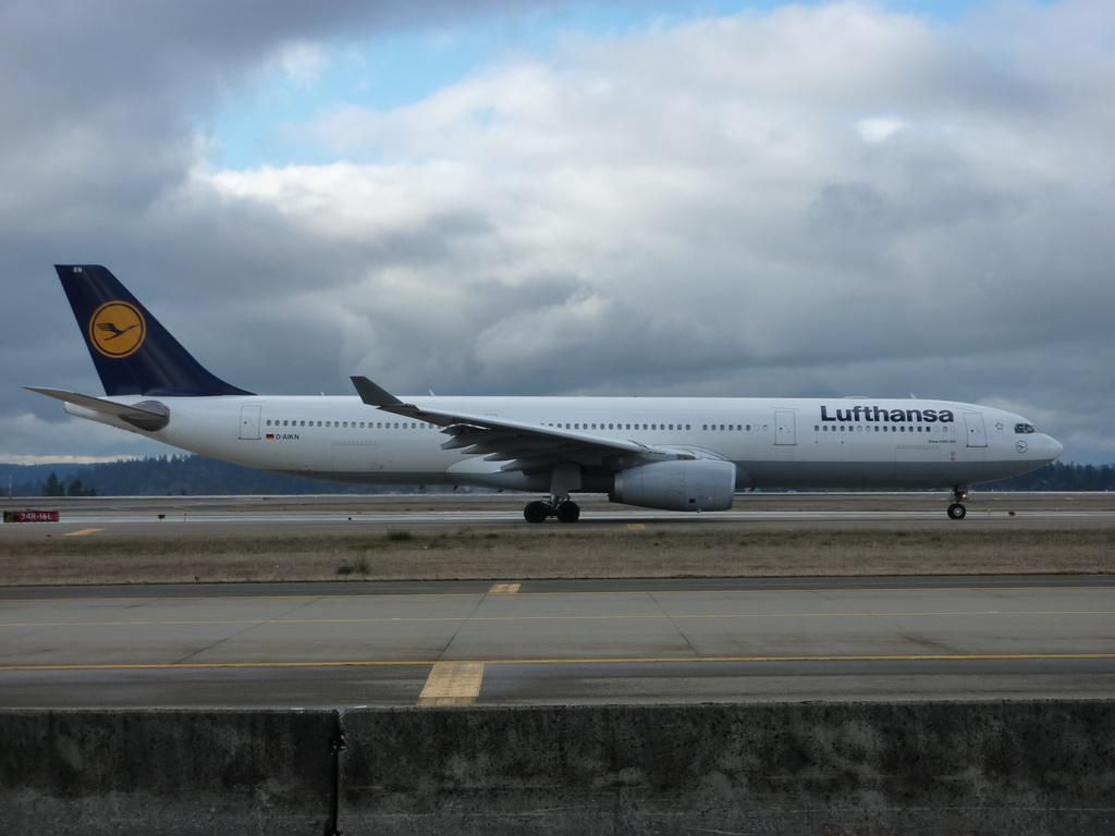Photo of Lufthansa D-AIKN, Airbus A330-300