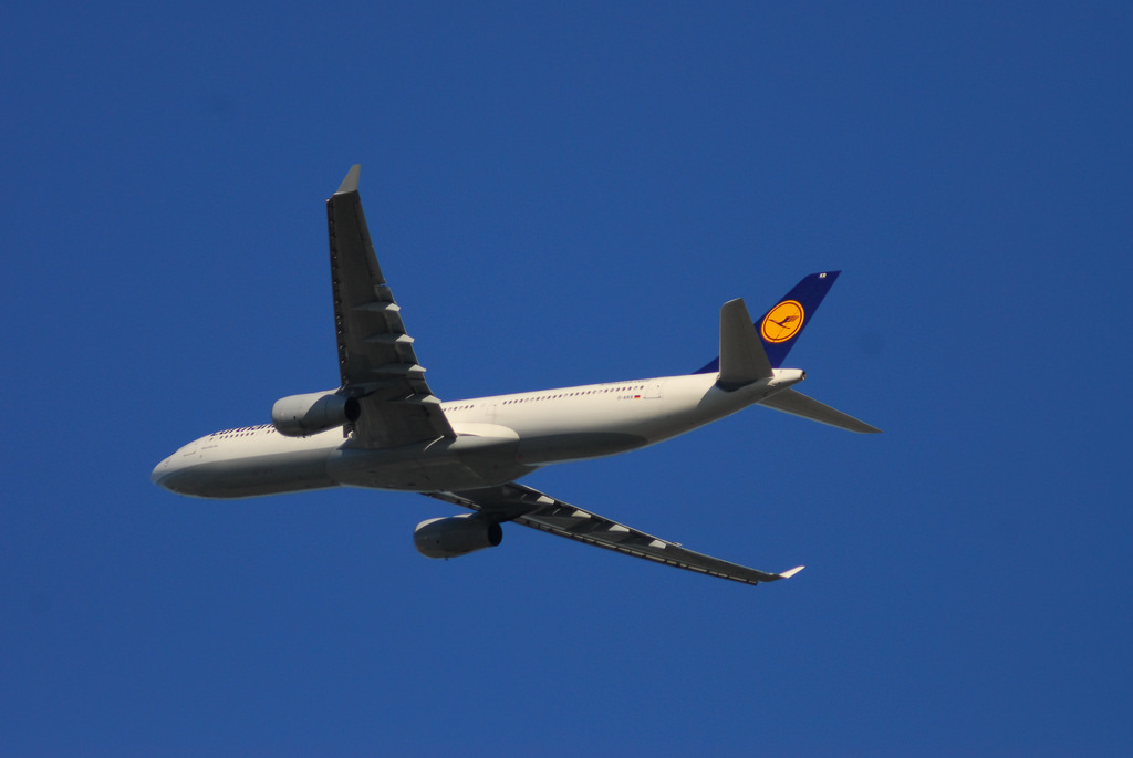 Photo of Lufthansa D-AIKR, Airbus A330-300