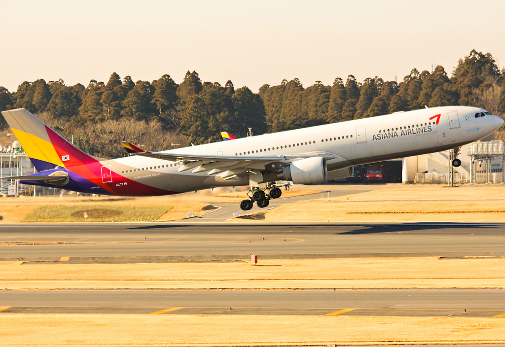 Photo of Asiana Airlines HL7746, Airbus A330-300