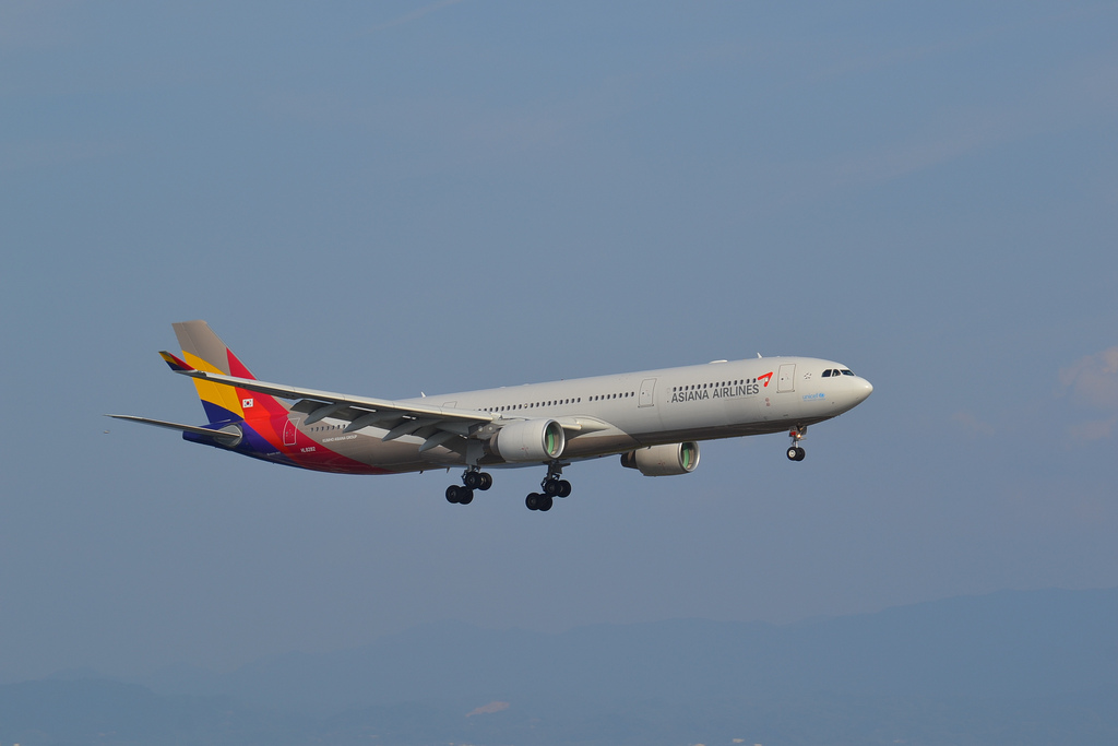 Photo of Asiana Airlines HL8282, Airbus A330-300