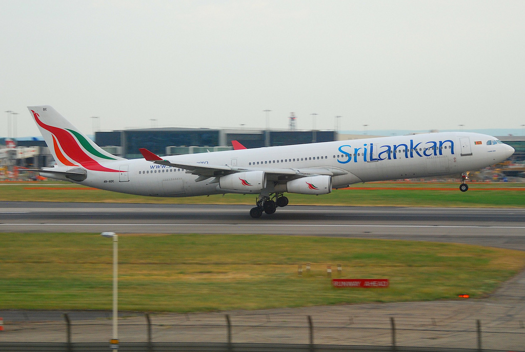 Photo of Srilankan Airlines 4R-ADC, Airbus A340-300